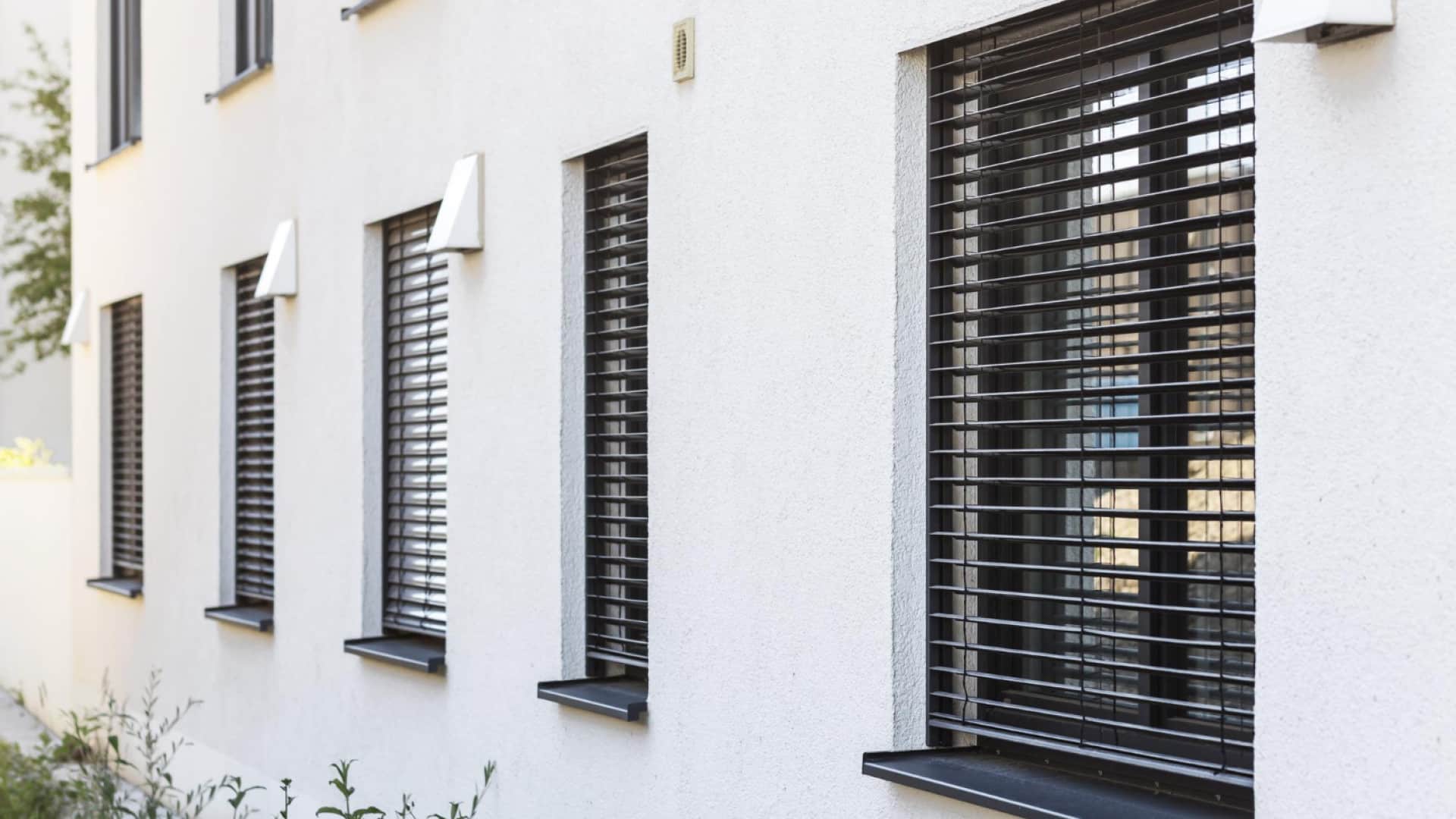 Pourquoi faire appel à un artisan de confiance à Avranches pour la réparation de vos stores ?